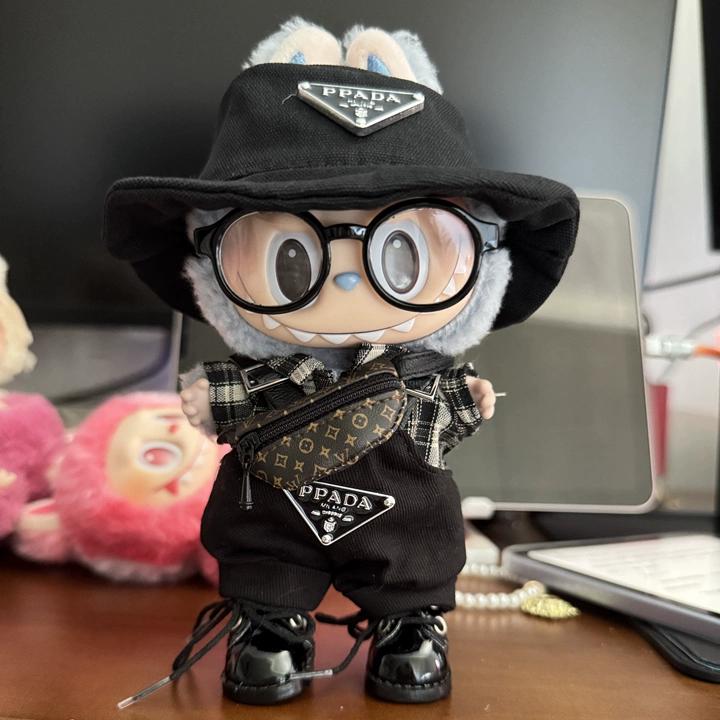 Labubu Trendy Black Outfit Set – Plaid Shirt, Overalls, Hat, Crossbody Bag & Shoes for 17CM/6.7IN Dolls